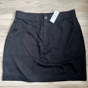 LOFT NWT Black Mini Skirt with pockets size medium elastic waistband